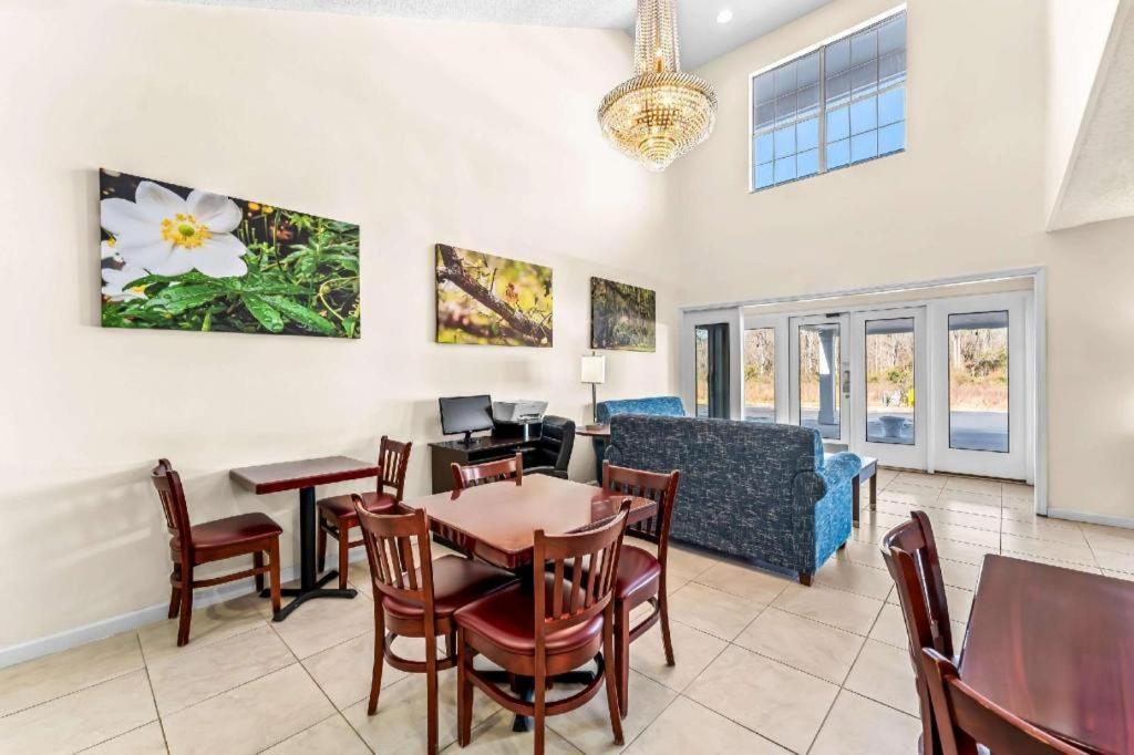 Quality Inn Eastman Extérieur photo